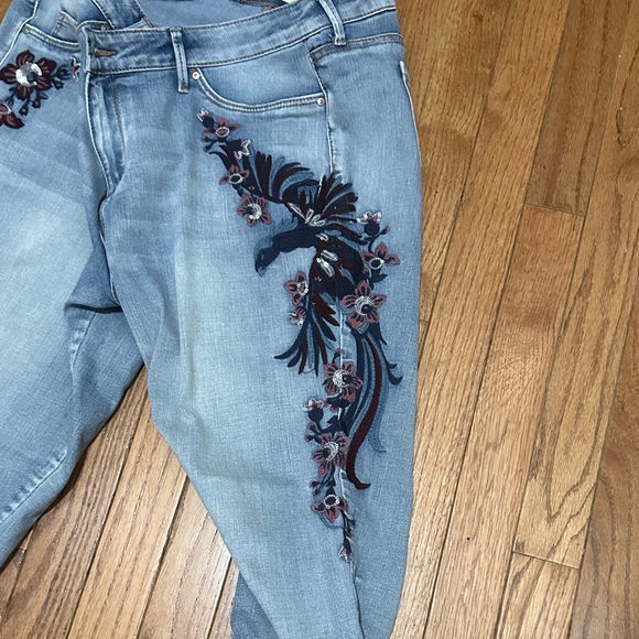 Jessica Simpson Embroidered Light Blue Jeans. Waist 33 inches Size 12 - Picture 2 of 7